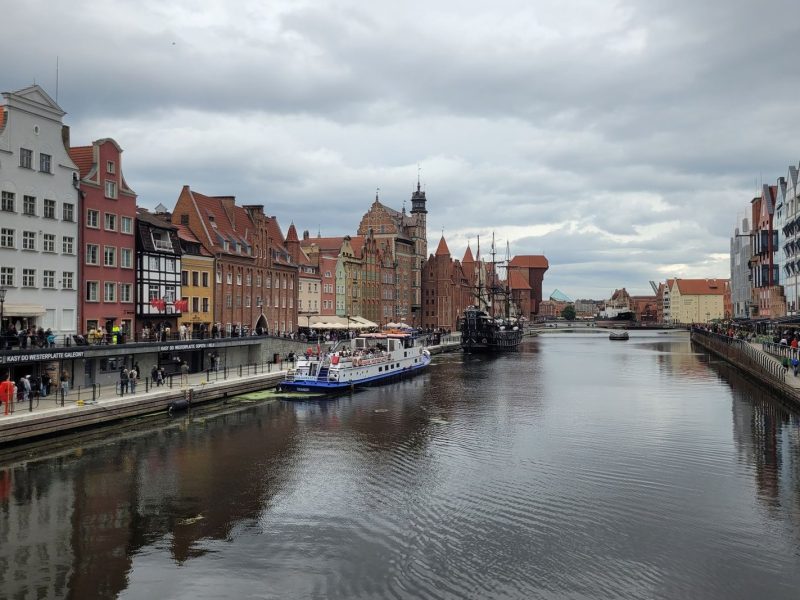 Le front de mer historique de Gdansk, avec ses maisons hanséatiques colorées