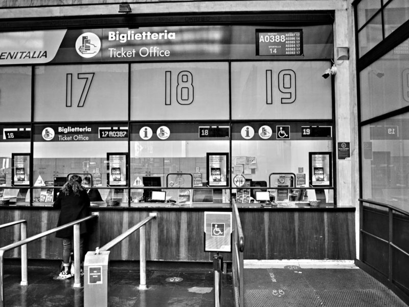 Passeport périmé avant un déplacement pro : les solutions possibles