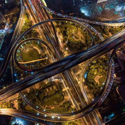 Hertz révolutionne vos déplacements d&rsquo;affaires avec les VTC et robotaxis