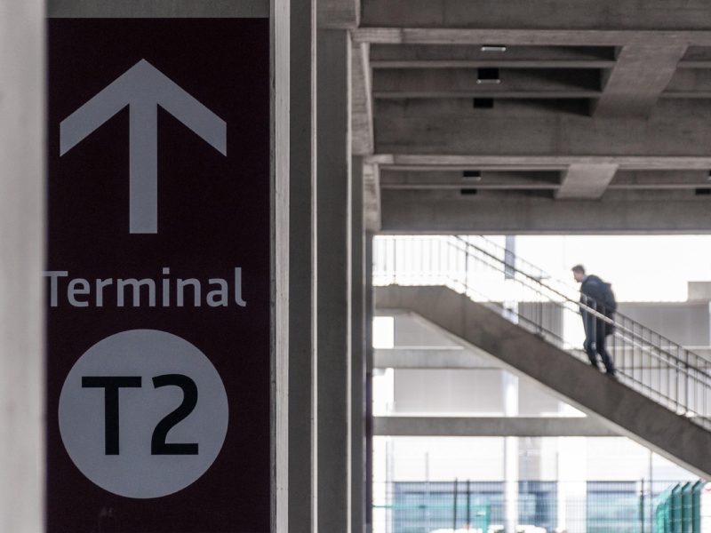 VTC aéroport Bordeaux : réserver avant de décoller, pas sur place